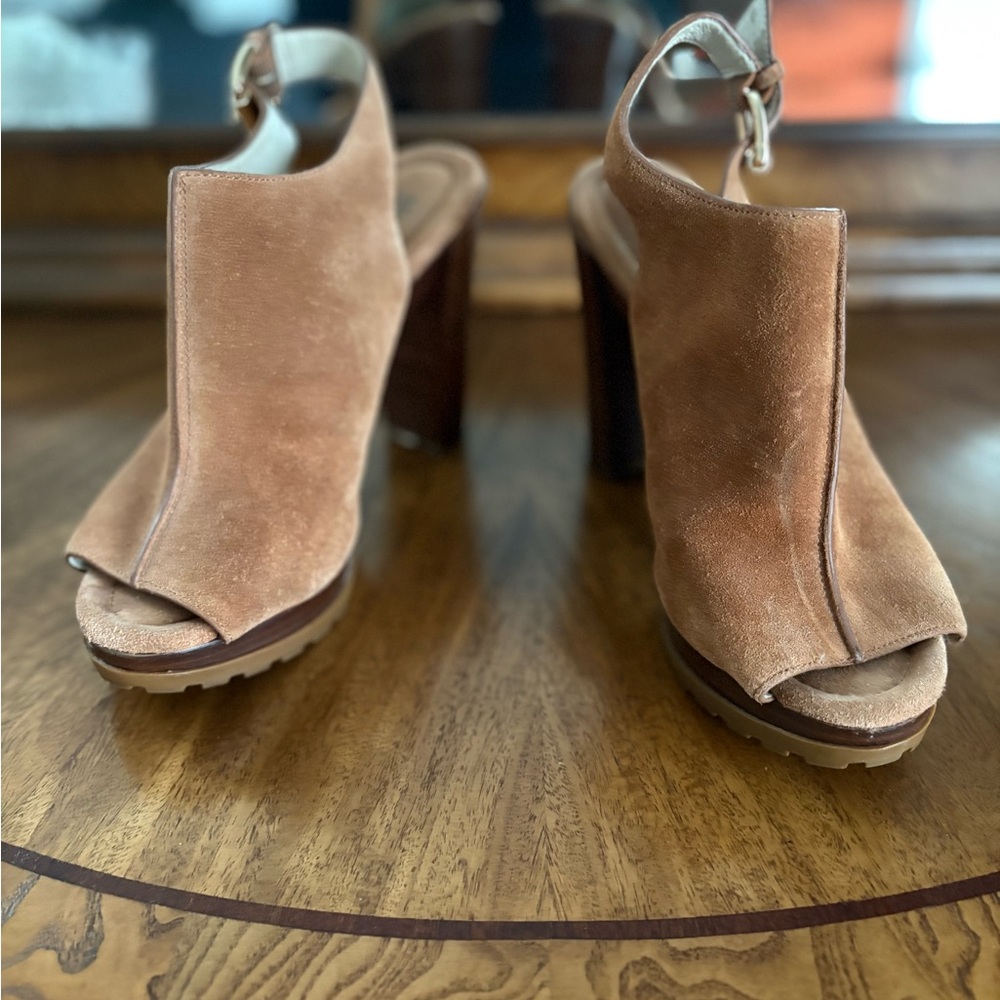 Elegant Tan Suede Peep-Toe Heels